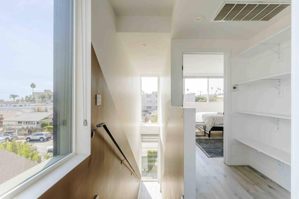 Вілла Stunning Hollywood Townhouse With Sunny Views Лос-Анджелес Екстер'єр фото