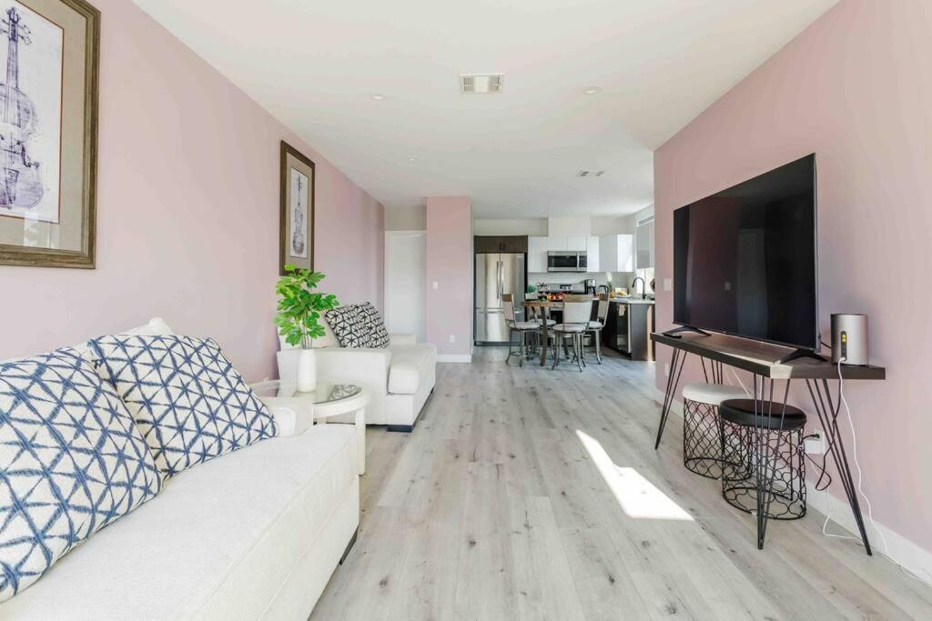 Вілла Stunning Hollywood Townhouse With Sunny Views Лос-Анджелес Екстер'єр фото
