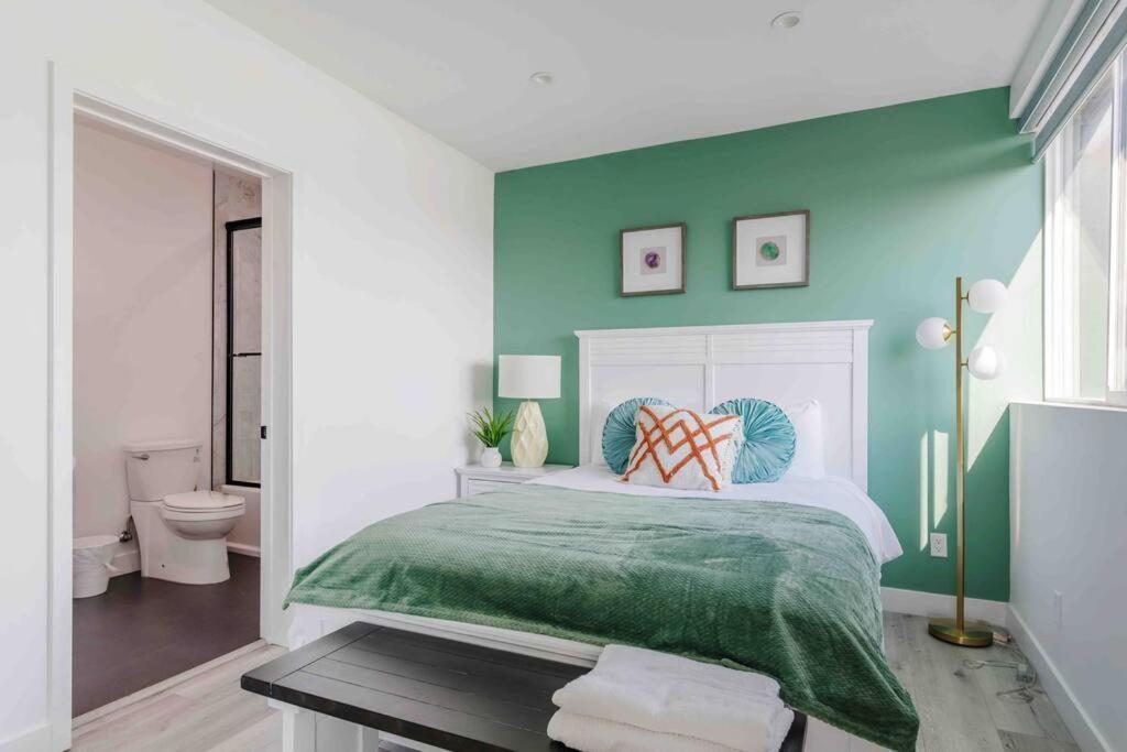 Вілла Stunning Hollywood Townhouse With Sunny Views Лос-Анджелес Екстер'єр фото