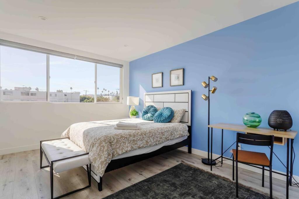 Вілла Stunning Hollywood Townhouse With Sunny Views Лос-Анджелес Екстер'єр фото