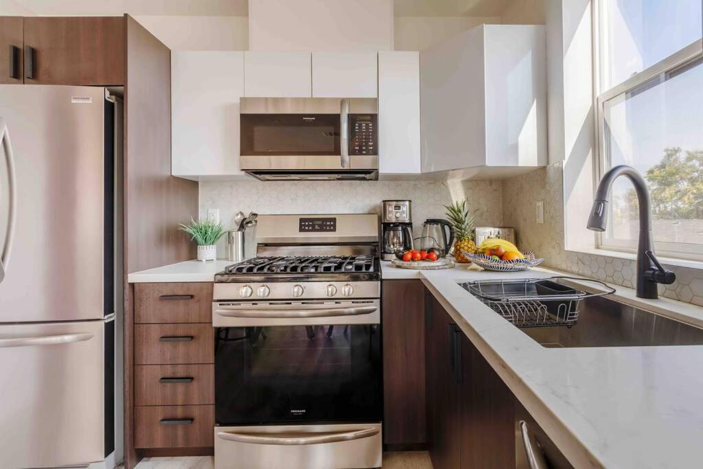 Вілла Stunning Hollywood Townhouse With Sunny Views Лос-Анджелес Екстер'єр фото