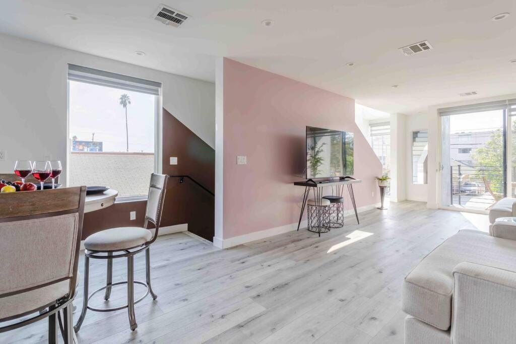 Вілла Stunning Hollywood Townhouse With Sunny Views Лос-Анджелес Екстер'єр фото