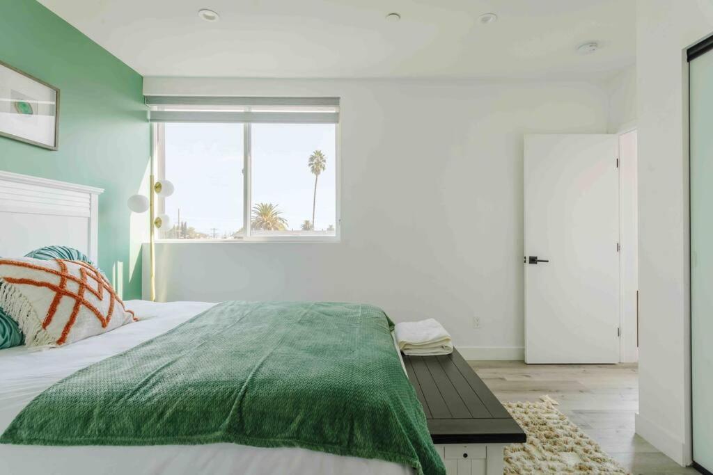 Вілла Stunning Hollywood Townhouse With Sunny Views Лос-Анджелес Екстер'єр фото