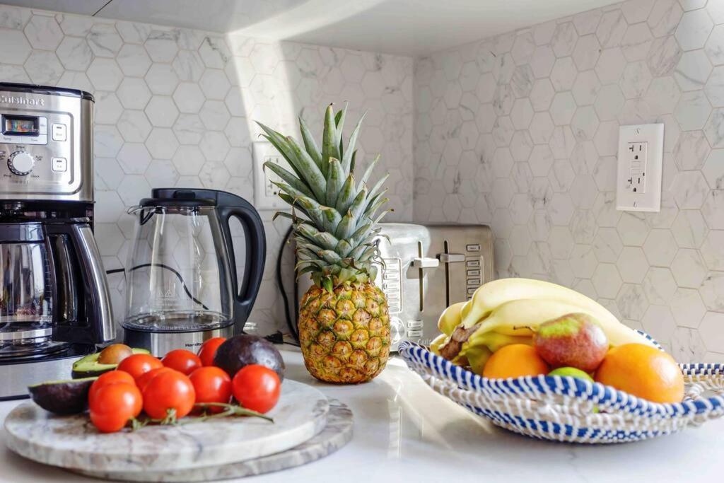 Вілла Stunning Hollywood Townhouse With Sunny Views Лос-Анджелес Екстер'єр фото